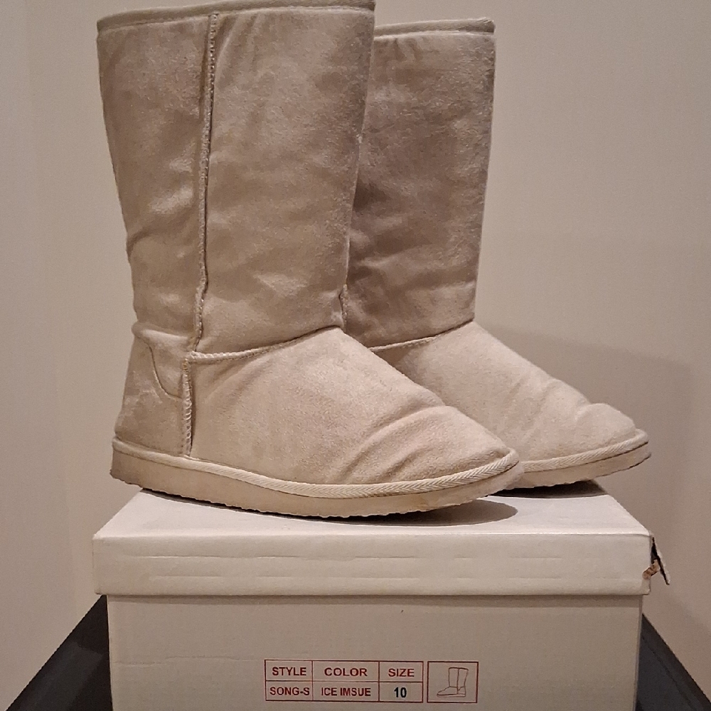 Soda Women's Tan Winter Boots